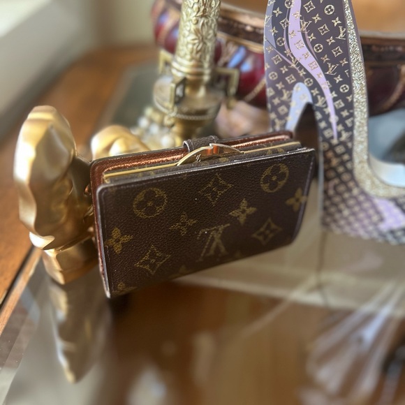 Louis Vuitton Monogram Porte Kisslock Bifold Wallet - Picture 3 of 15